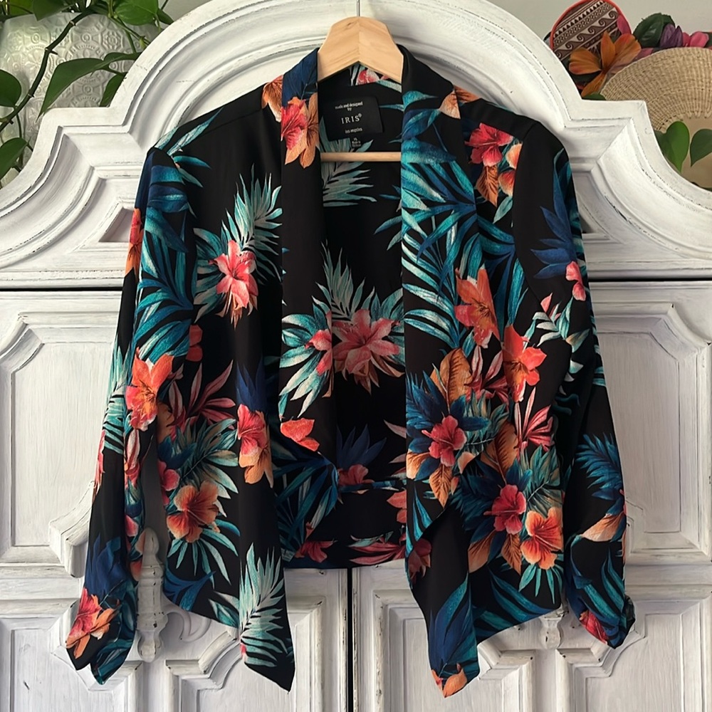 5 for $25! Iris Tropical Draped Front Crepe Cropped Blazer Size XL